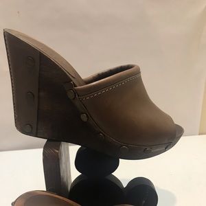 See by Cloe Mile wedges leather and wood.